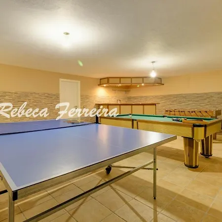 Correeira Sleeps 12 With Pool Air Con And Wifi *