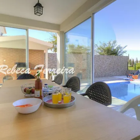 Correeira Sleeps 12 With Pool Air Con And Wifi